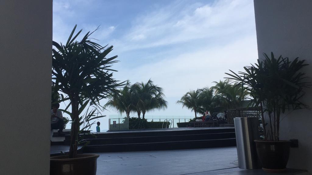 Amazing Seaview @ Silverscape Apartment *